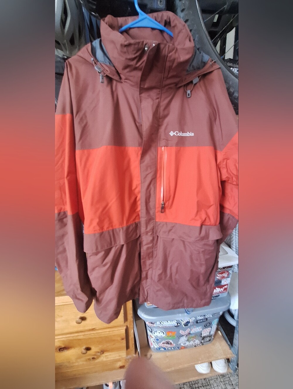 Columbia Men's Rust and Brick Red Ski Jacket. In Excellent Condition.